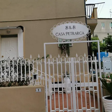 Casa Petrarca 住宿加早餐酒店 瓦斯托